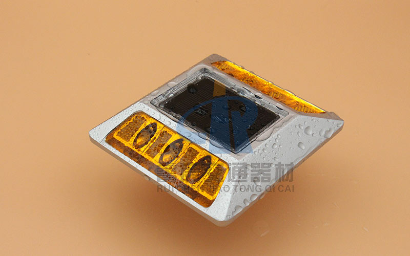 Intelligent Flashing Solar Stud For Road with Reflectors
