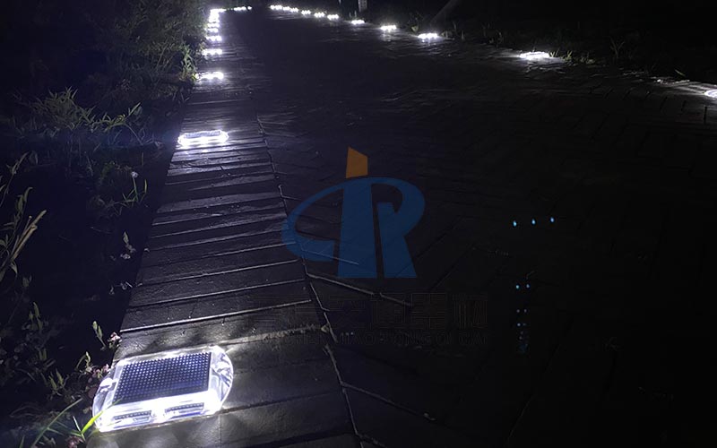 Plastic LED Solar Studs For Bike Path