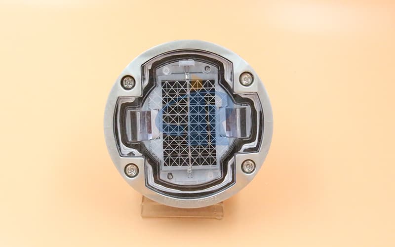 LED Solar Stud Help To Reduce Traffic Accident